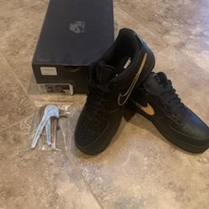 Mens Nike Air Force 1 ‘07 LV8 3 w/ addtl Velcro Nike Symbols - sz 8